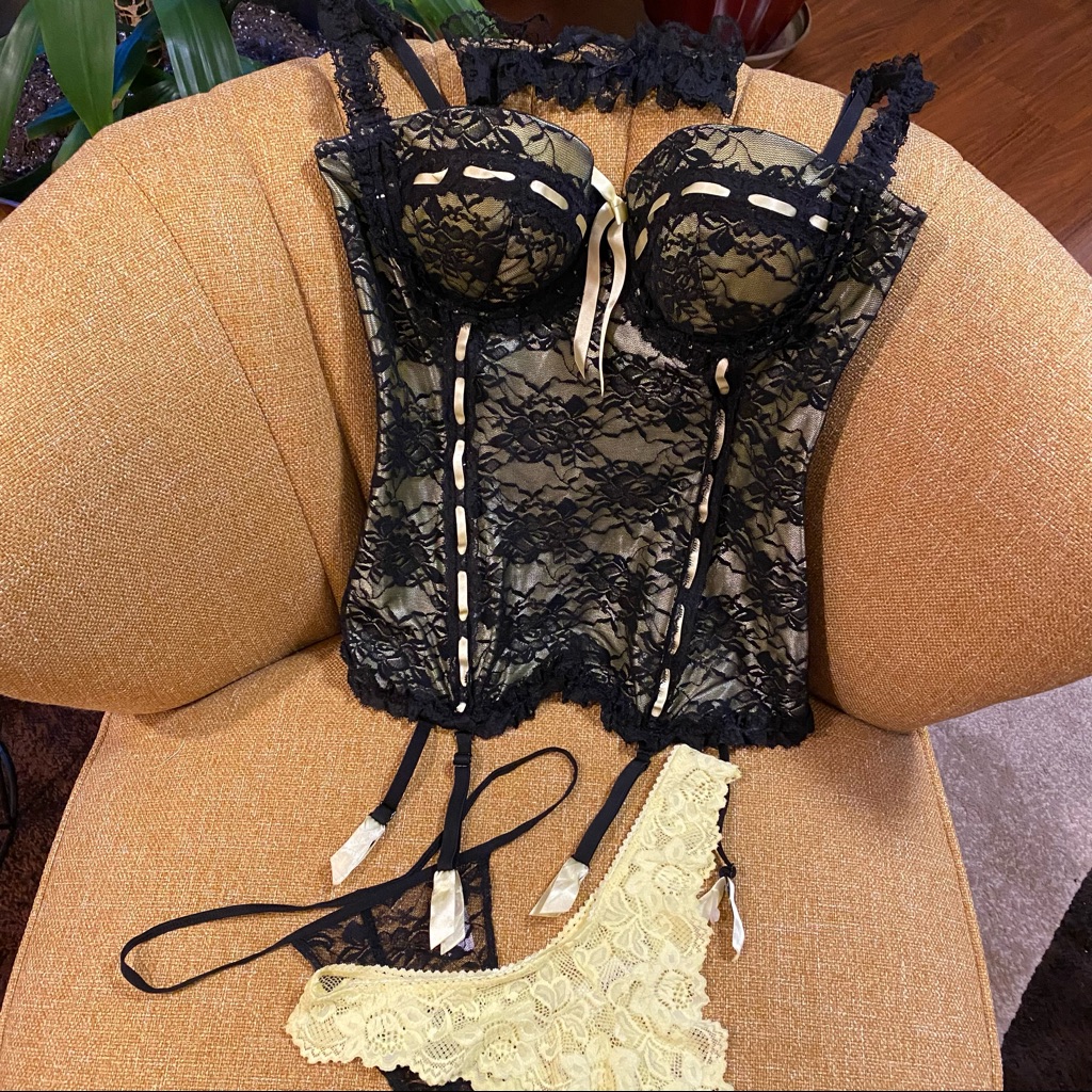 Frederick's of Hollywood | Intimates & Sleepwear | Sexy 4 Piece Lingerie